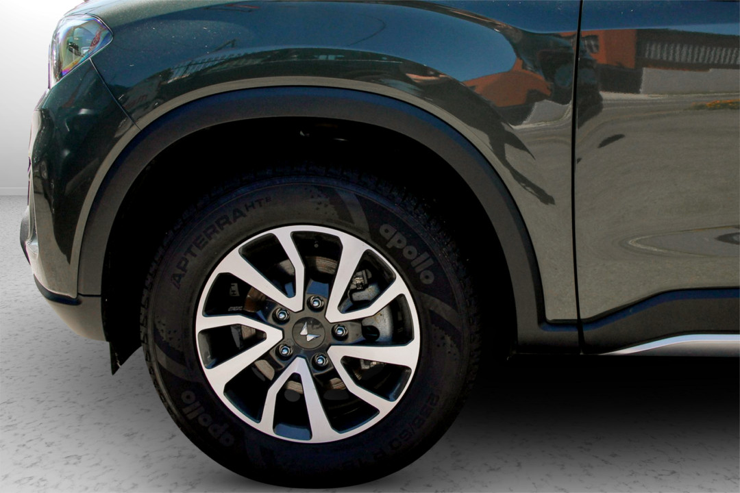 2023 Mahindra Scorpio Z8L Auto 4x4