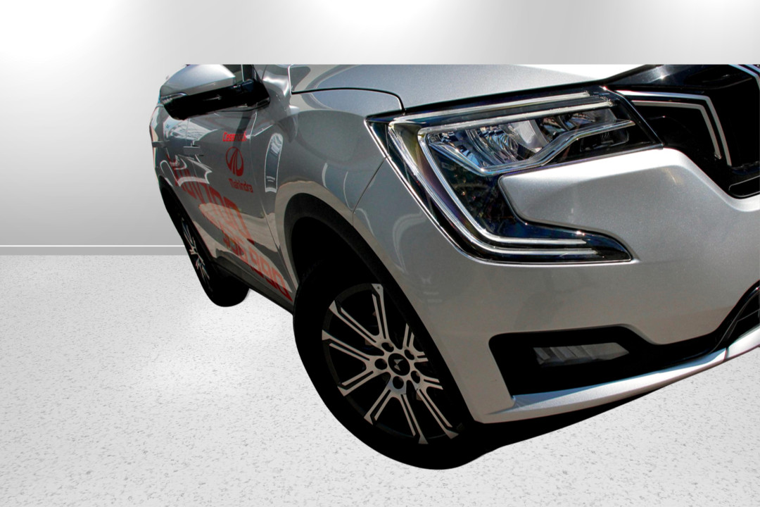 2023 Mahindra XUV700 AX7L Auto